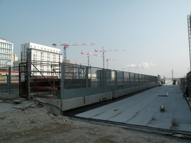  zone en chantier, grues, 13e